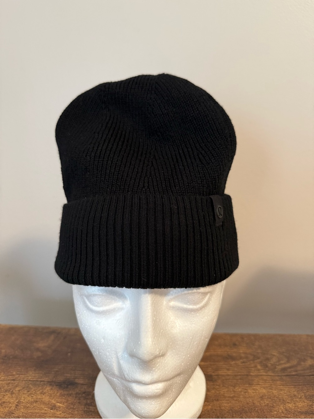 lululemon athletica Black Knit Cuffed Beanie 94% Wool